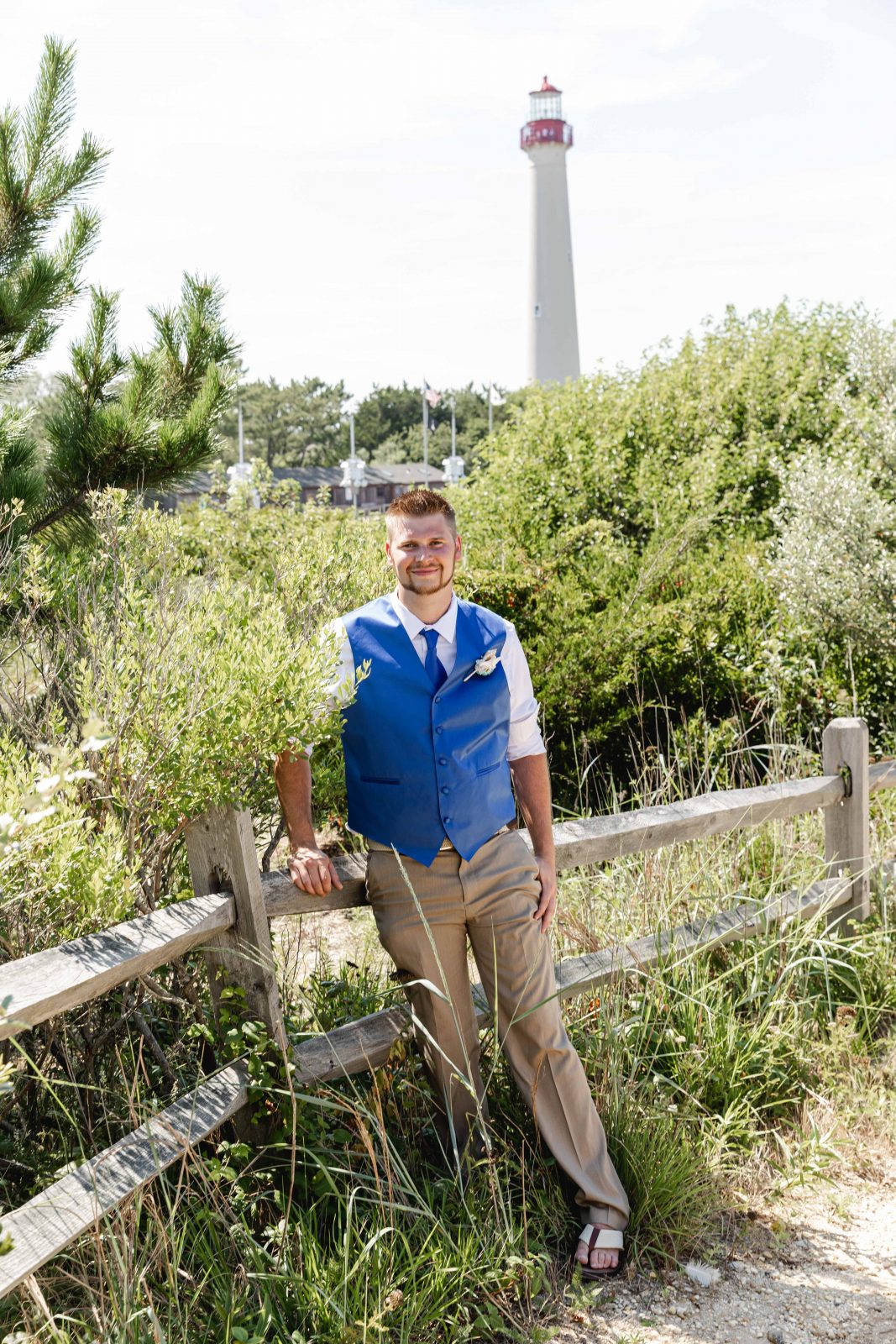 groom at lighthouse