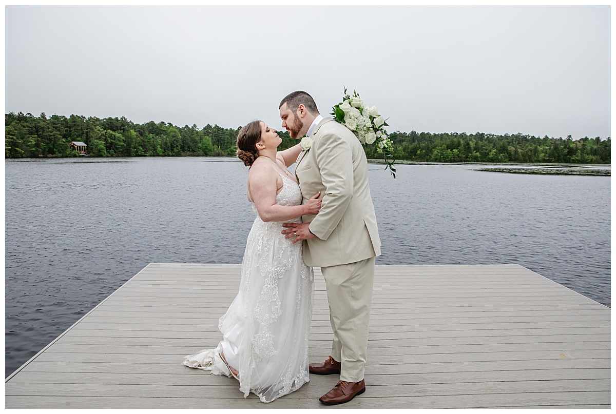wedding couple at swan lake resort